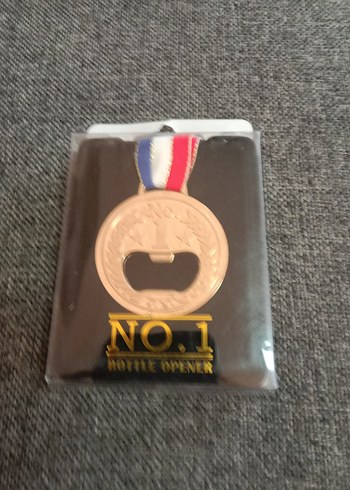 Altın Renkli No.1 Şişe Açacağı Rozeti