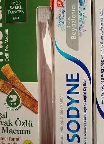 diğer Beden Sensodyne 2 adet diş macunu ve oral b 2li diş fırçası 