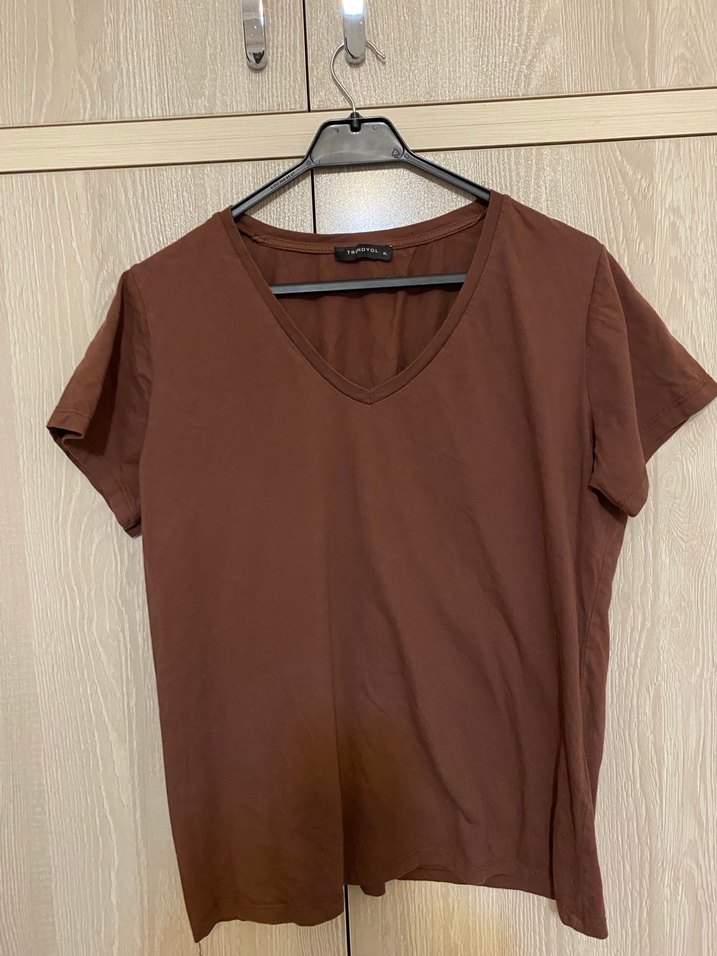 Trendyol  Kahverengi V Yakalı  Tişört - Görsel 4