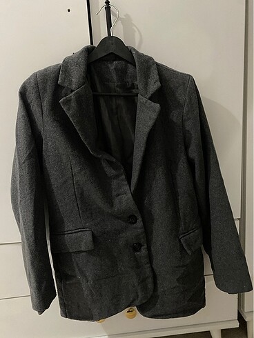 l Beden Milla gri kaşe regular blazer ceket 40 beden ama kumaşı yüzünden