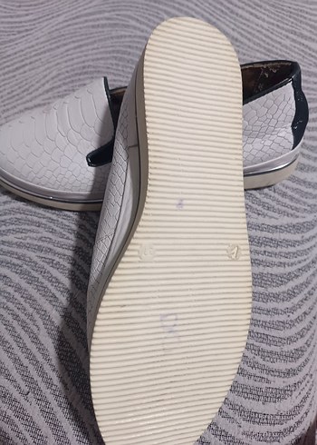 Beyaz Yılan Derisi Desenli Kadın Dolgu Topuklu Ayakkabı - Görsel 3