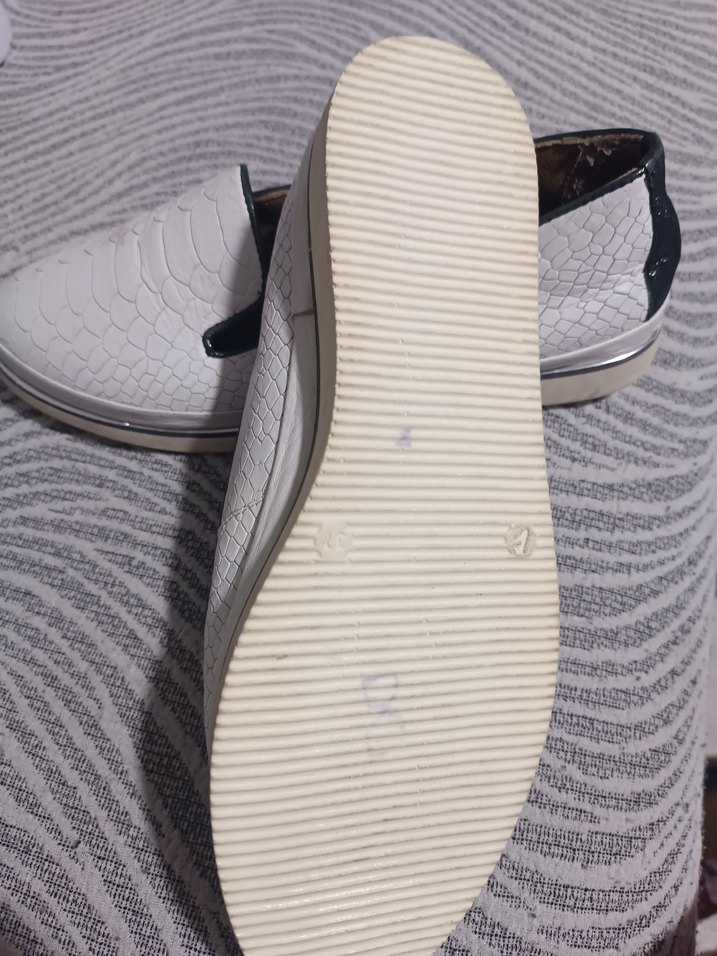 Beyaz Yılan Derisi Desenli Kadın Dolgu Topuklu Ayakkabı - Görsel 3