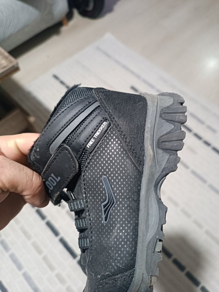 Siyah Erkek Çocuk Cırt Cırtlı Kauçuk Bot - Görsel 2