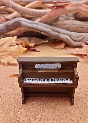 Minyatür piyano 
