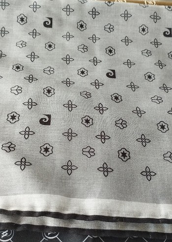 Vakko Siyah Desenli Kadın Fular - Görsel 4