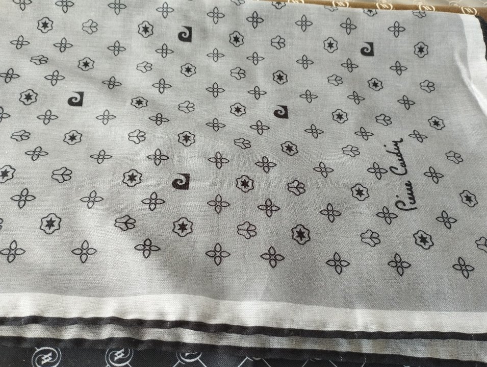 Vakko Siyah Desenli Kadın Fular - Görsel 4