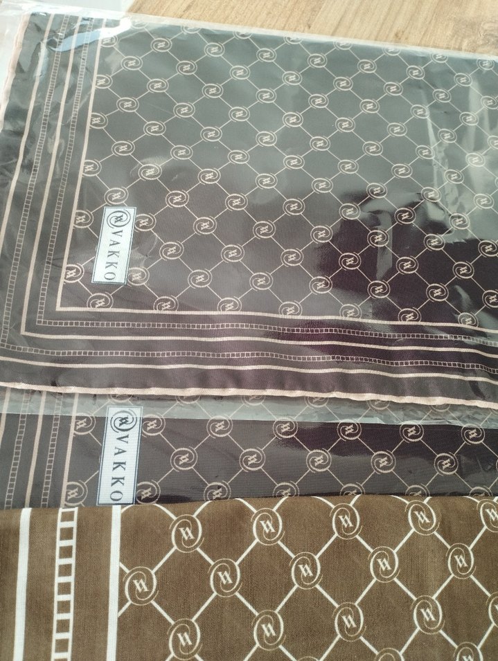 Vakko Siyah Desenli Kadın Fular - Görsel 2