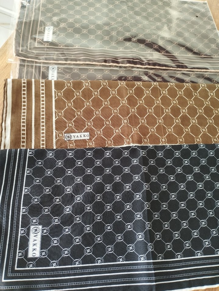 Vakko Siyah Desenli Kadın Fular - Görsel 3