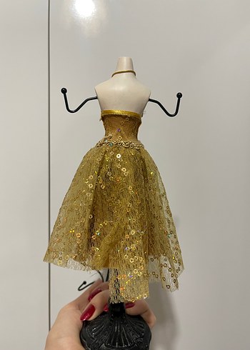 Altın Renkli Parlak Elbise Figürin - Görsel 3