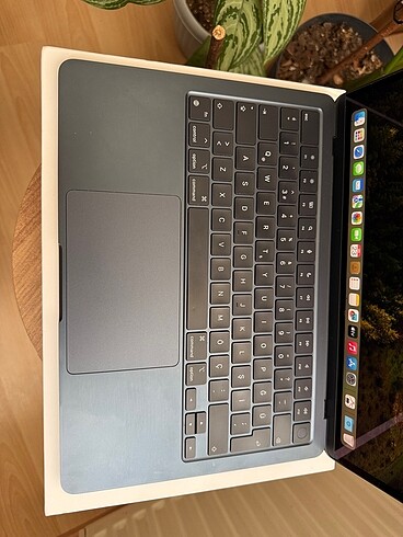 Apple Apple MacBook Air M2 16 GB RAM / 256 GB SSD GECE YARISI