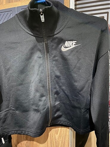Nike crop