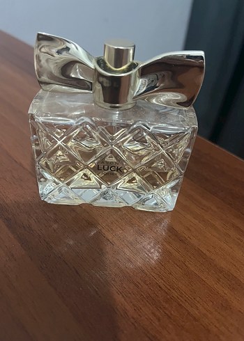 Kadın Parfümü Lucky Kristal Şişede