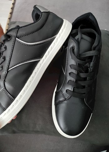 Siyah Gri Bağcıklı Kadın Spor Ayakkabı