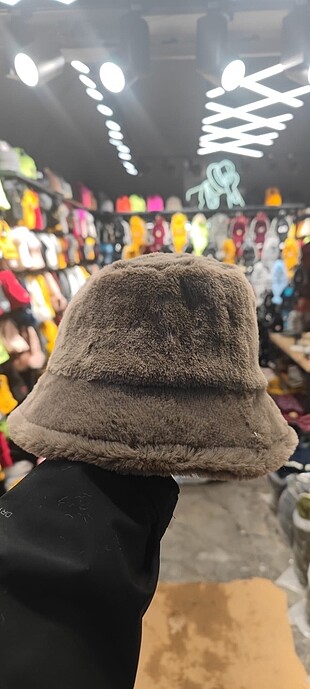 Peluş fötr şapka