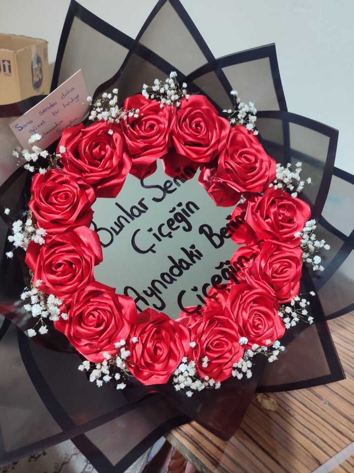 Kırmızı aynalı solmayan gül buketi - Görsel 2