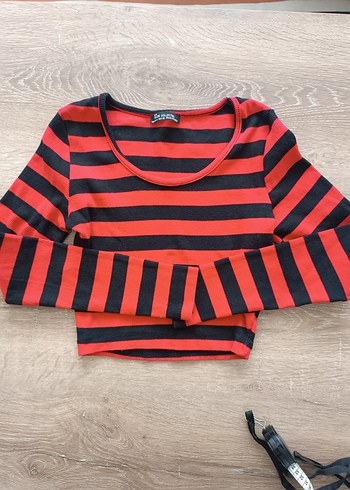 Kırmızı Siyah Çizgili Triko Crop bluz