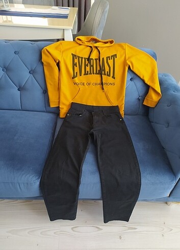 Erkek çocuk sweatshirt ve kot pantolon 