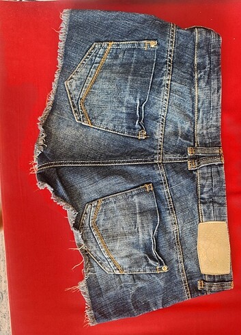 34 Beden mavi Renk Bershka taşlı şort
