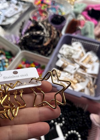 Altın Renk Mini Yıldız Kemerli Küpeler - Görsel 2