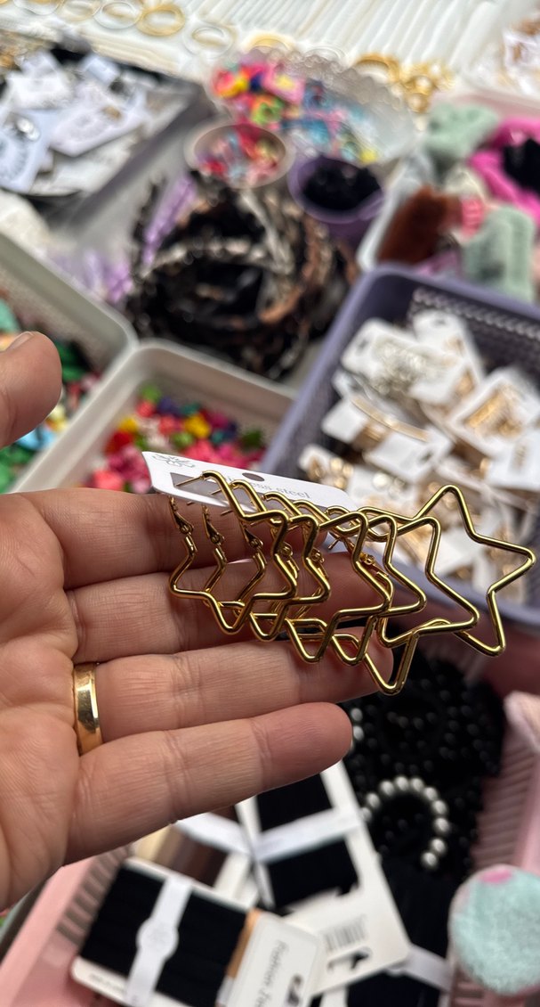 Altın Renk Mini Yıldız Kemerli Küpeler - Görsel 3