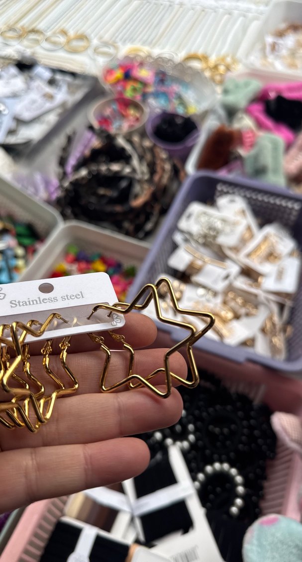 Altın Renk Mini Yıldız Kemerli Küpeler - Görsel 2