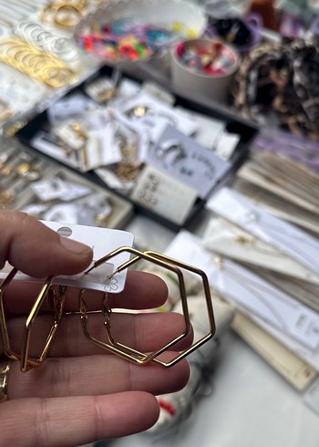 Altıgen Altın Renkli Kadın Küpeler - Görsel 2