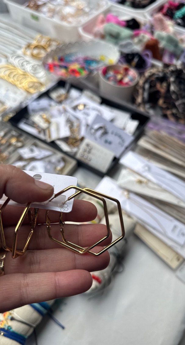 Altıgen Altın Renkli Kadın Küpeler - Görsel 2