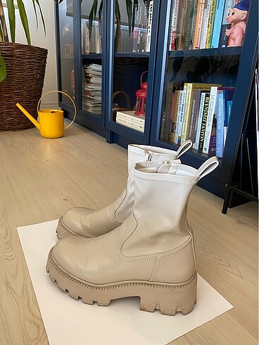 38 Beden beyaz Renk Pull and bear bot