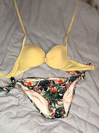 Sarı bikini