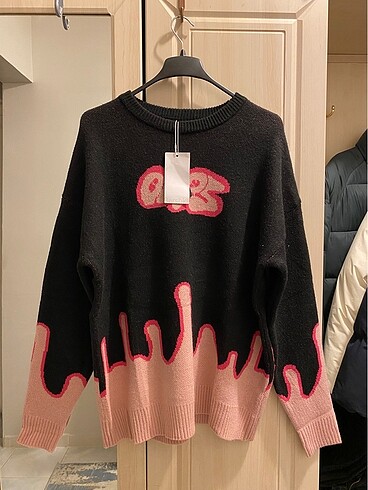 BERSHKA DESENLİ TERS DİKİŞLİ KAZAK