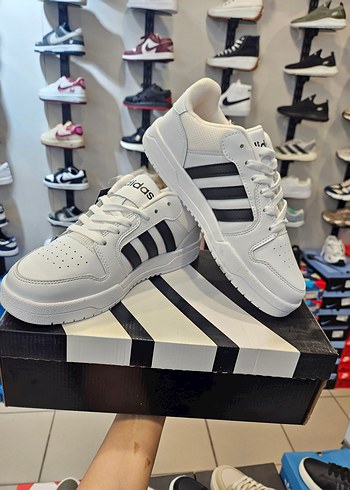 Adidas Beyaz Siyah Seritli Spor Ayakkabi