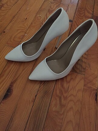 Beyaz stiletto