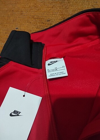 13-14 Yaş Beden Orjınal Nike eşofman takımı