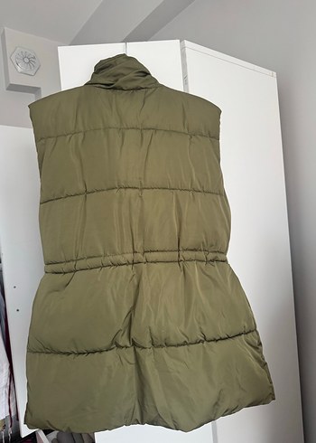 36 Beden yeşil Renk Stradivarius beli büzgülü şişme yelek