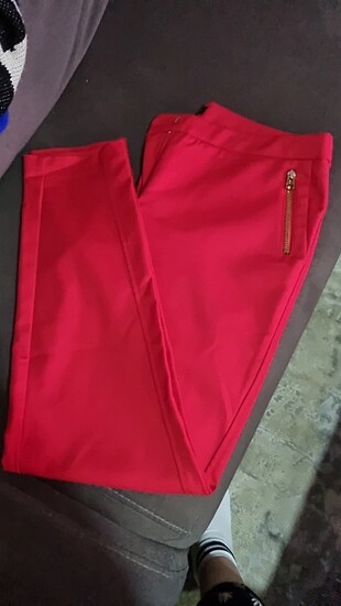 Kırmızı pantolon