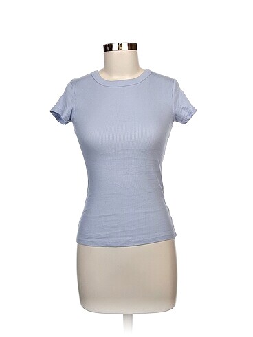 H&M T-shirt %70 İndirimli.