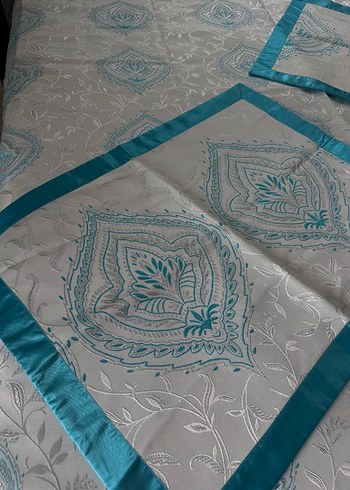 Nakışlı Beyaz Açık Mavi Yatak Örtüsü - Görsel 5