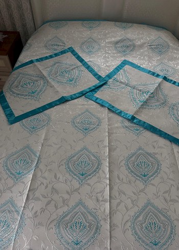 Nakışlı Beyaz Açık Mavi Yatak Örtüsü - Görsel 4