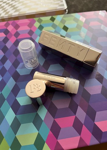 Fenty Beauty 01 The MVP Ruj ve Fenty Ruj kılıfı - Görsel 3