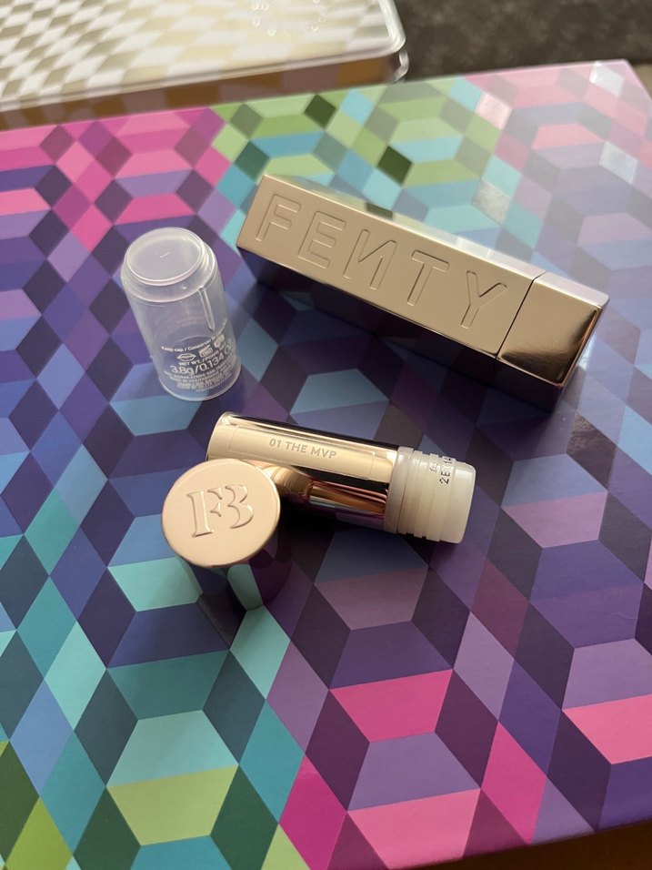 Fenty Beauty 01 The MVP Ruj ve Fenty Ruj kılıfı - Görsel 3
