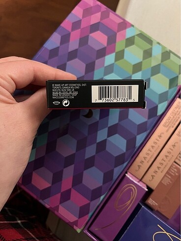 Beden kırmızı Renk Mac ruby woo ruj