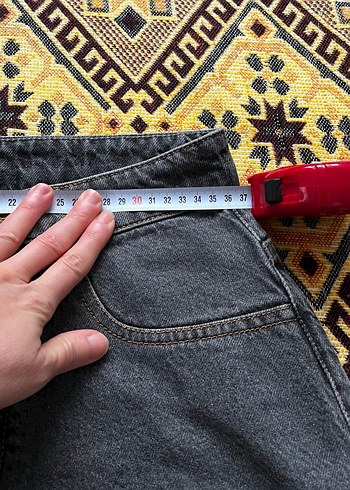 Kadın Siyah Denim Salaş Mini Şort - Görsel 3