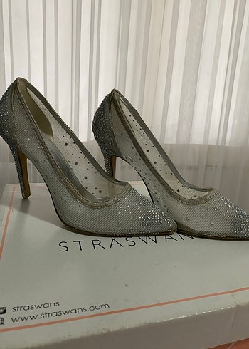 Gri İşlemeli Taşlı Stiletto Abiye Ayakkabı