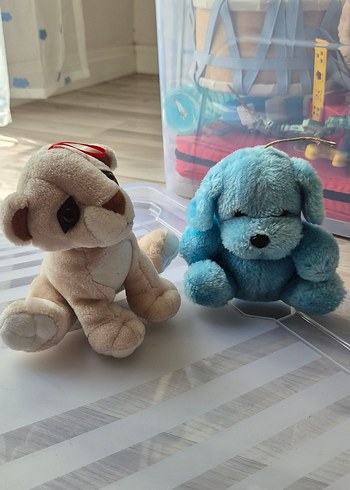 Renkli Mavi ve Bej Peluş Oyuncaklar
