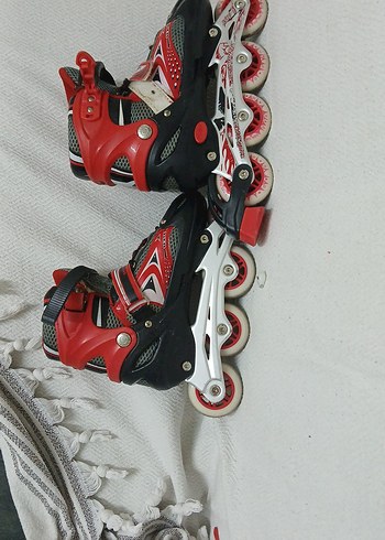 39 Beden Kırmızı Bağcıklı Paten