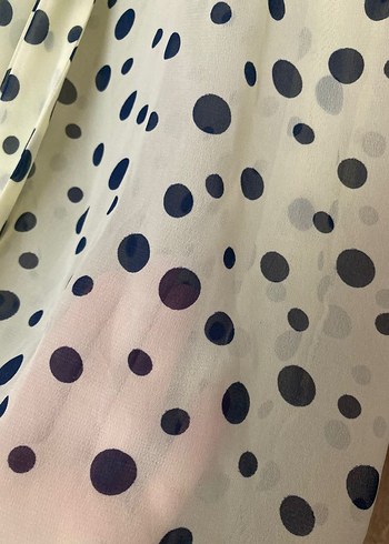 Puantiye Desenli Kolsuz Şifon Bluz - Görsel 4