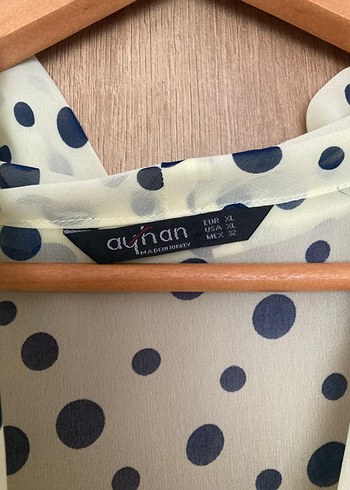 Puantiye Desenli Kolsuz Şifon Bluz - Görsel 3