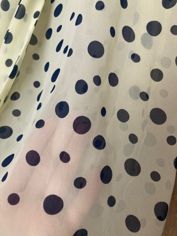 Puantiye Desenli Kolsuz Şifon Bluz - Görsel 4