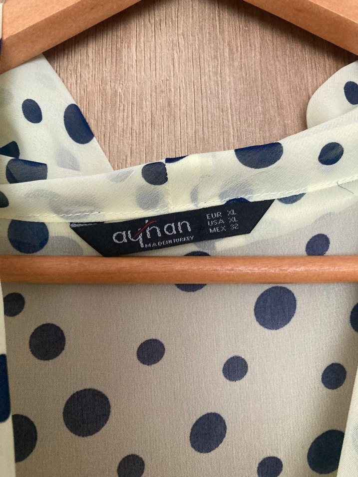 Puantiye Desenli Kolsuz Şifon Bluz - Görsel 3