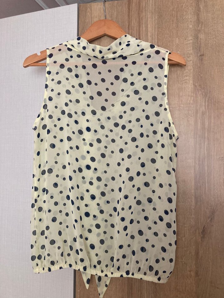 Puantiye Desenli Kolsuz Şifon Bluz - Görsel 2